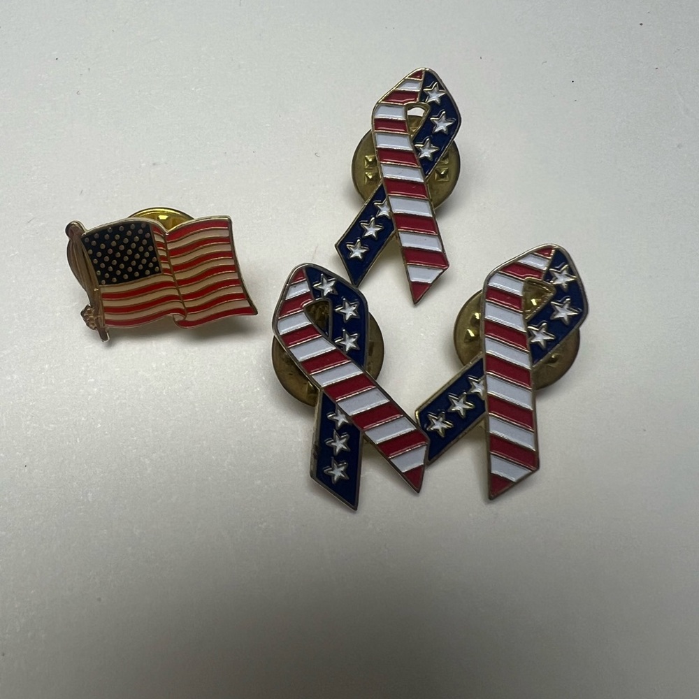 Lot Of Four (4) vintage american flag lapel pins Preowned. Great Condition.